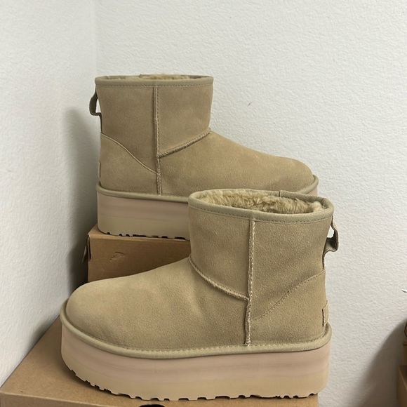 UGG CLASSIC MINI PLATFORM - Picture 1 of 6